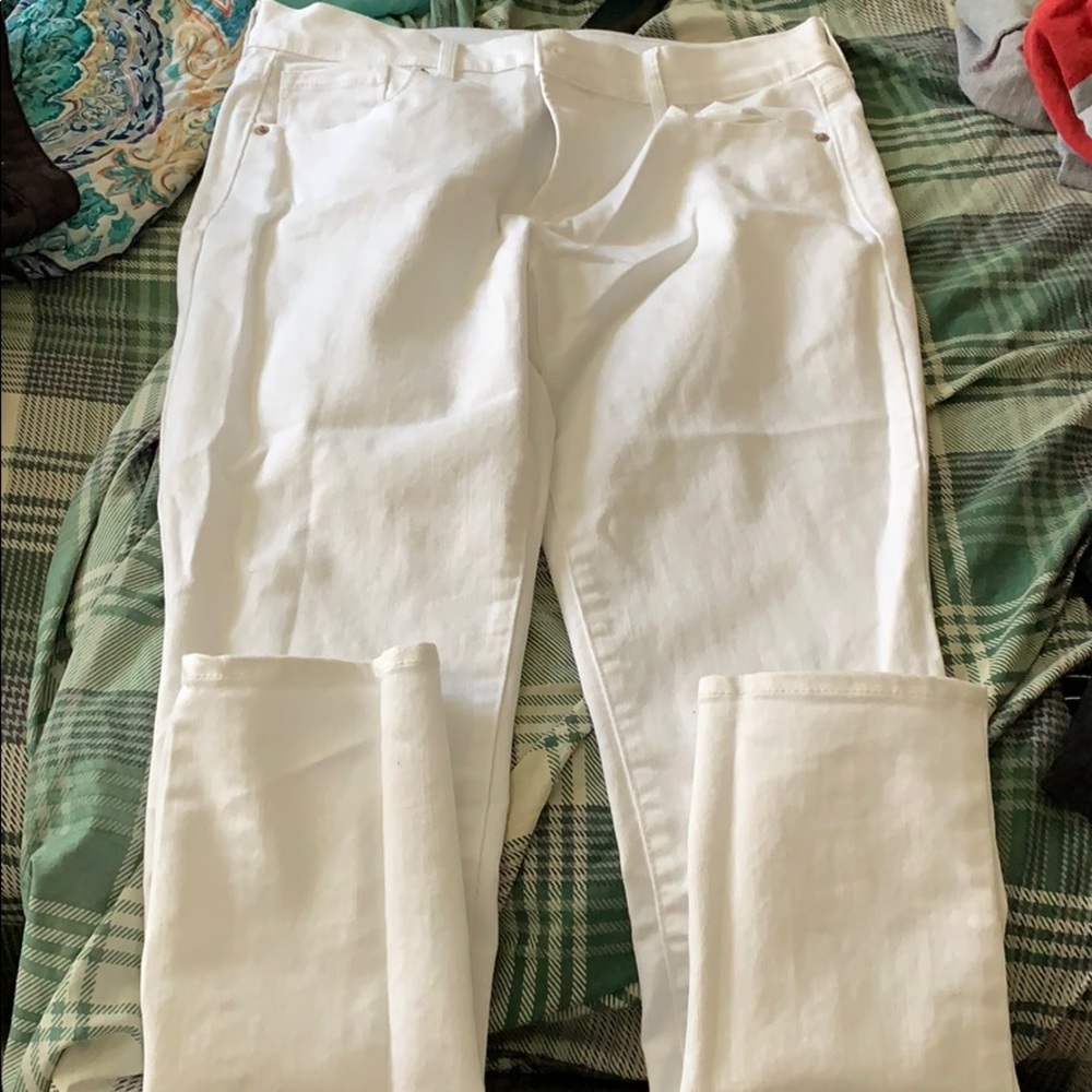 White denim jeans